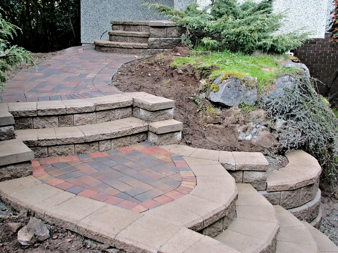 Retaining wall and block steps